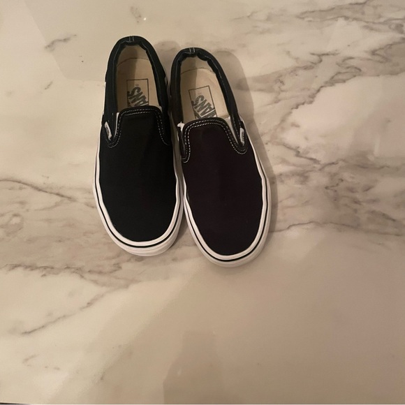 Black slip on Vans trainers - Picture 4 of 9